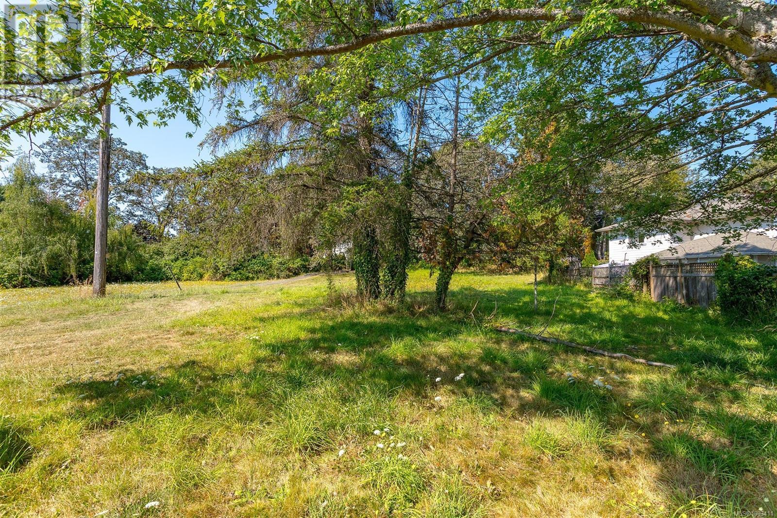 Photo 9 of 3494 Cedar Hill Rd, Saanich BC