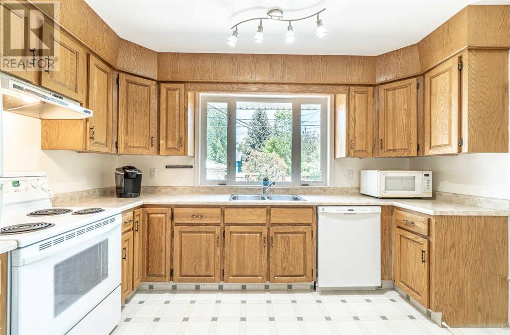 Single Family House Bungalow for Sale in  Barr Road NW Brentwood Calgary 