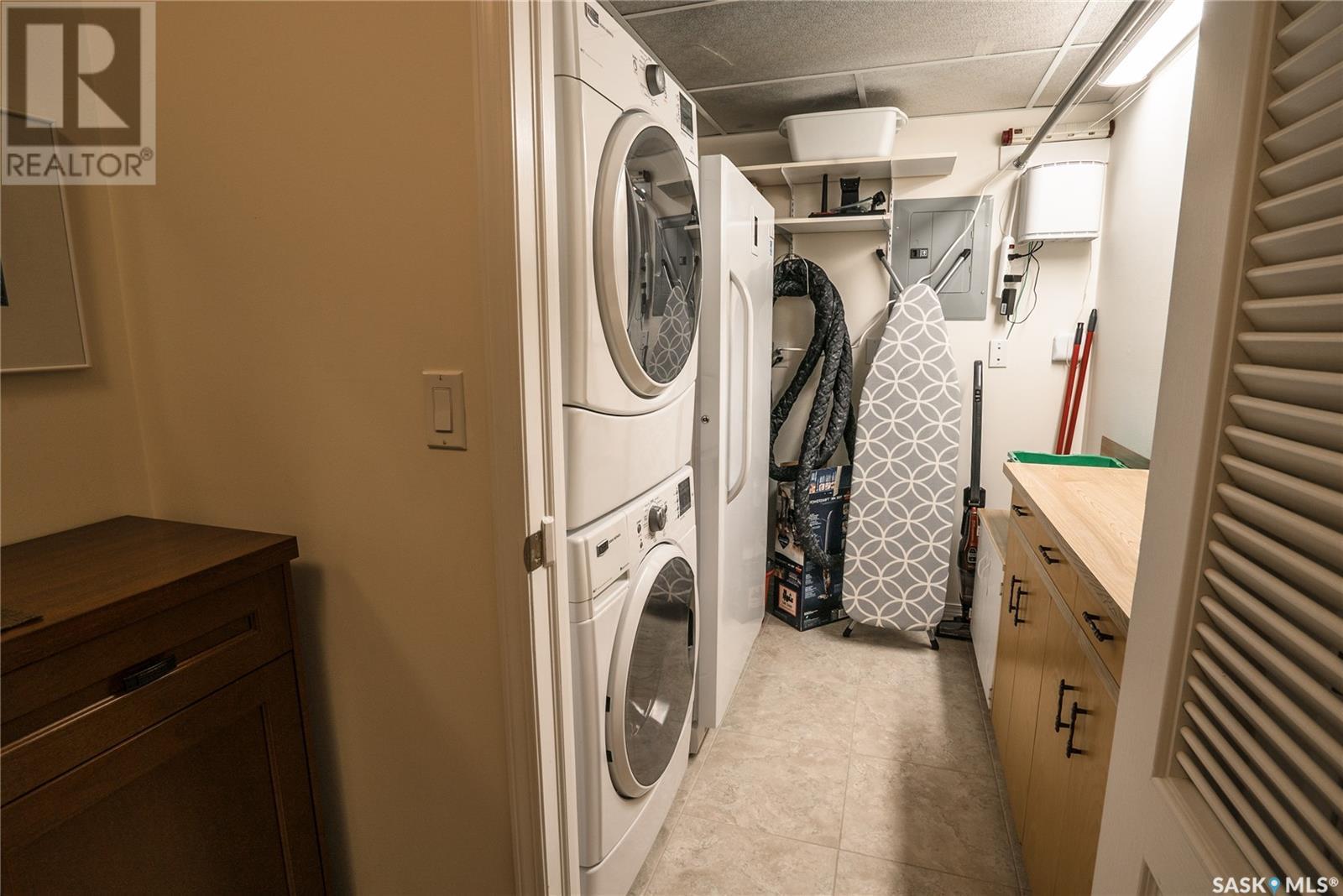 Single Family House High rise for Sale in   Acadia DRIVE Saskatoon 
