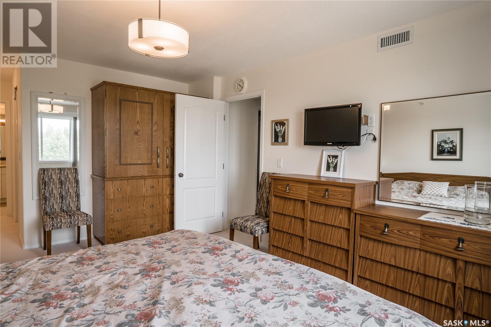 Single Family House High rise for Sale in   Acadia DRIVE Saskatoon 