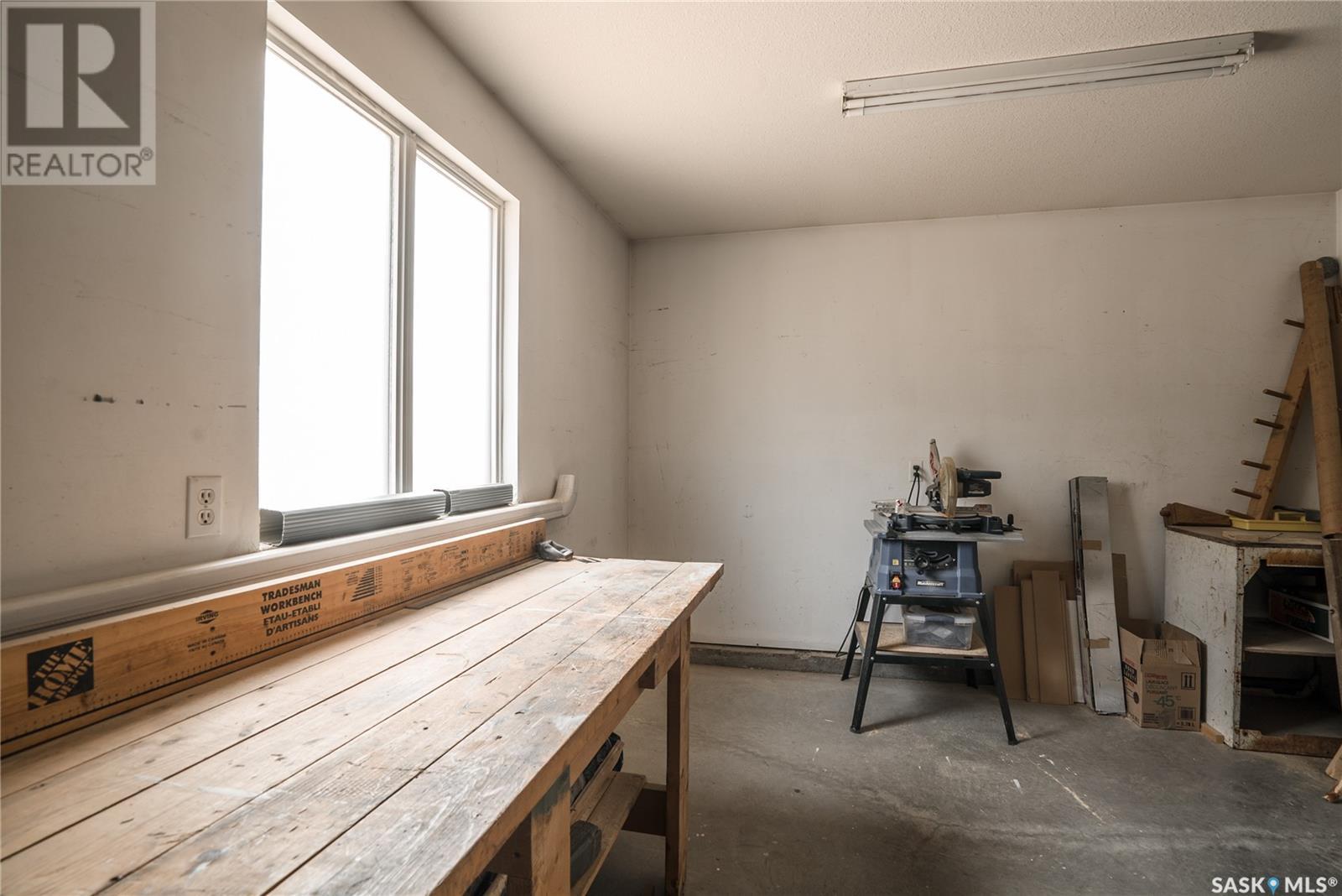 Single Family House High rise for Sale in   Acadia DRIVE Saskatoon 
