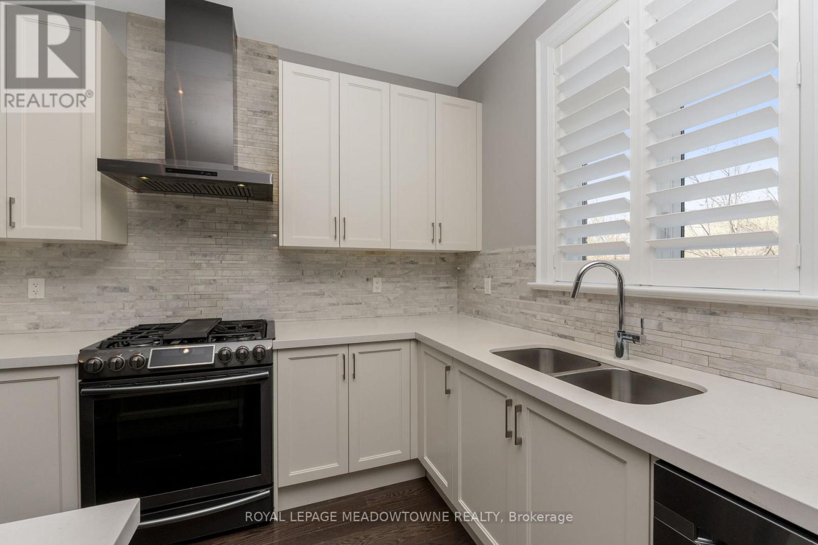 Photo 5 of 67 West Branch Drive, Halton Hills ON