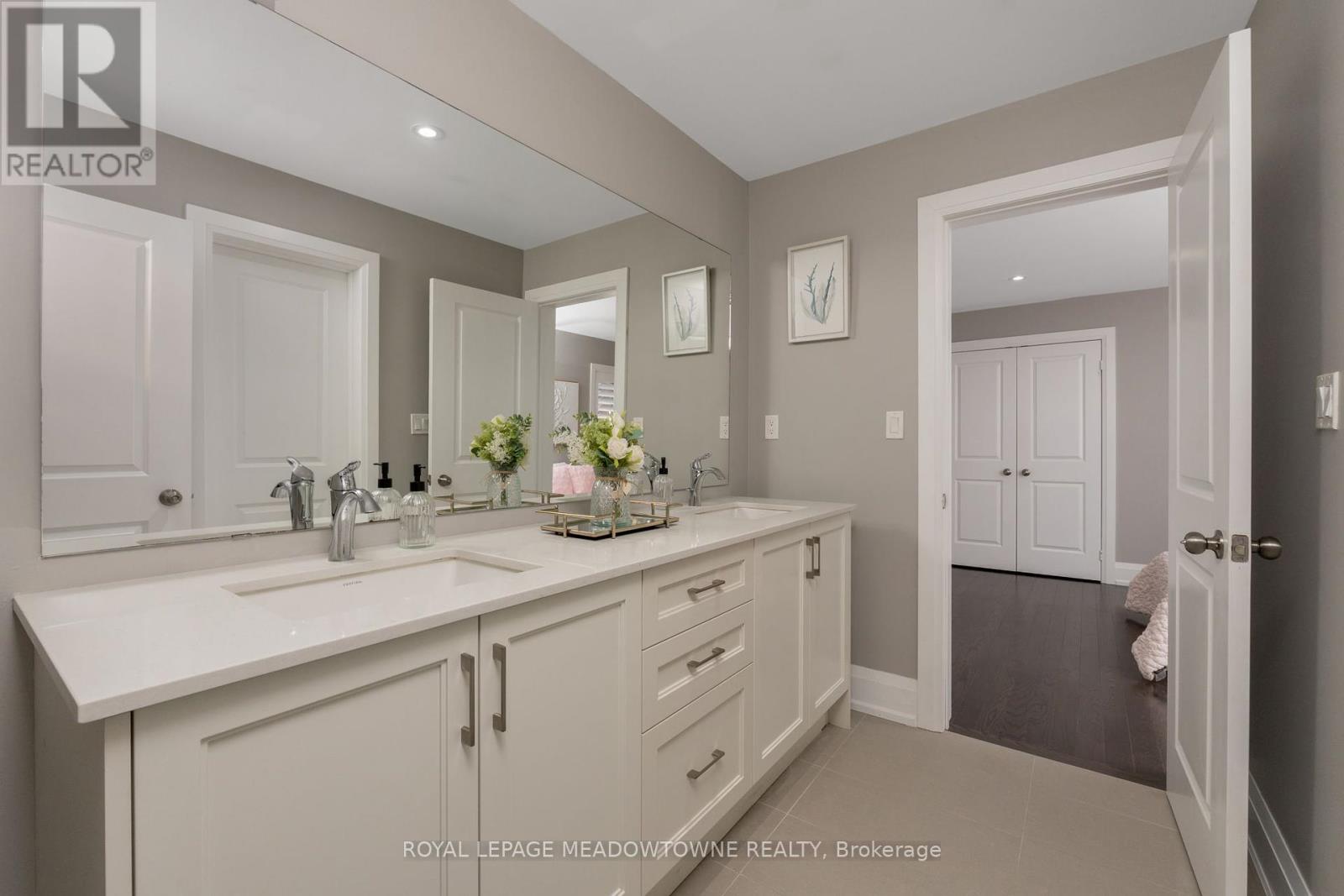 Photo 6 of 67 West Branch Drive, Halton Hills ON