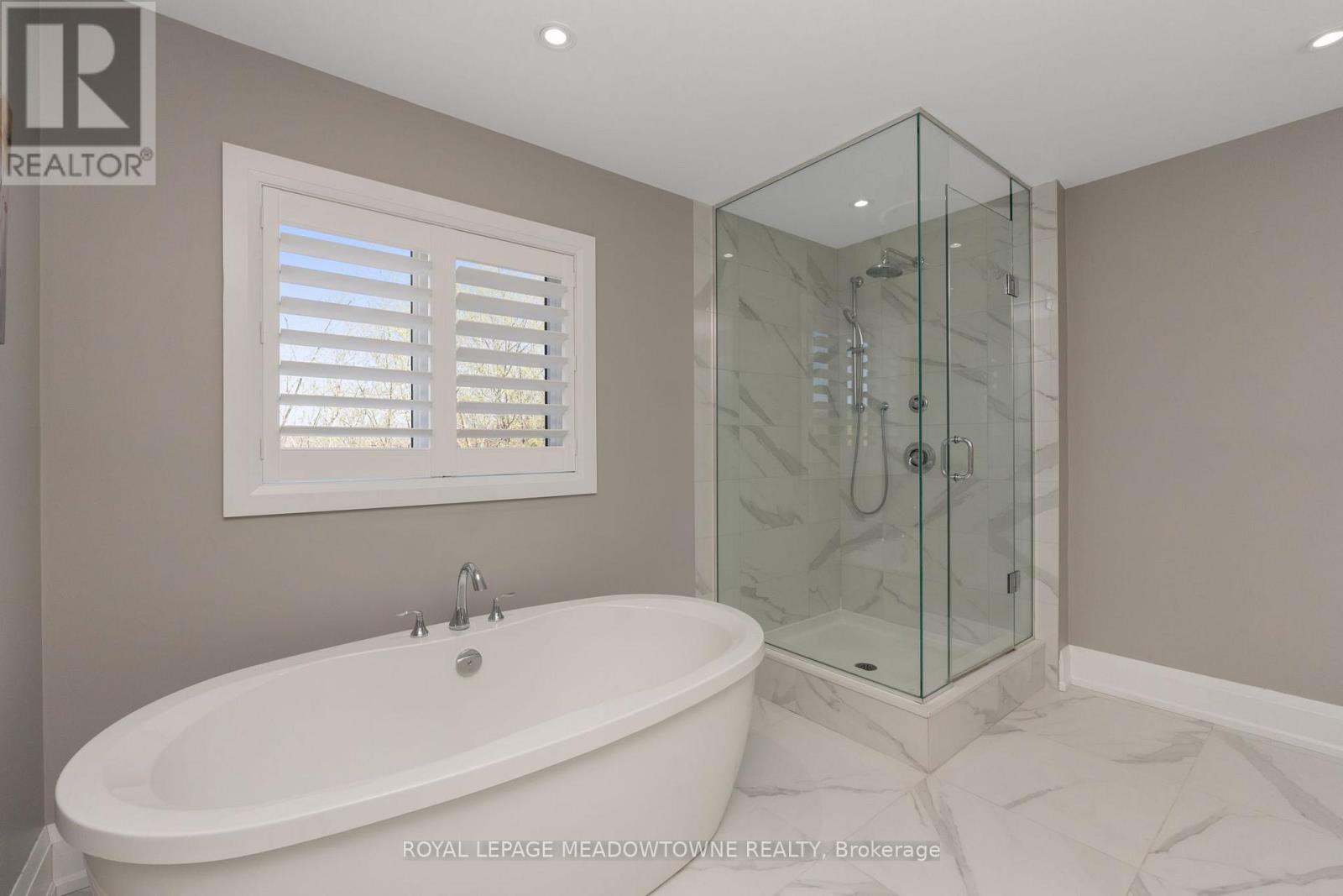 Photo 18 of 67 West Branch Drive, Halton Hills ON