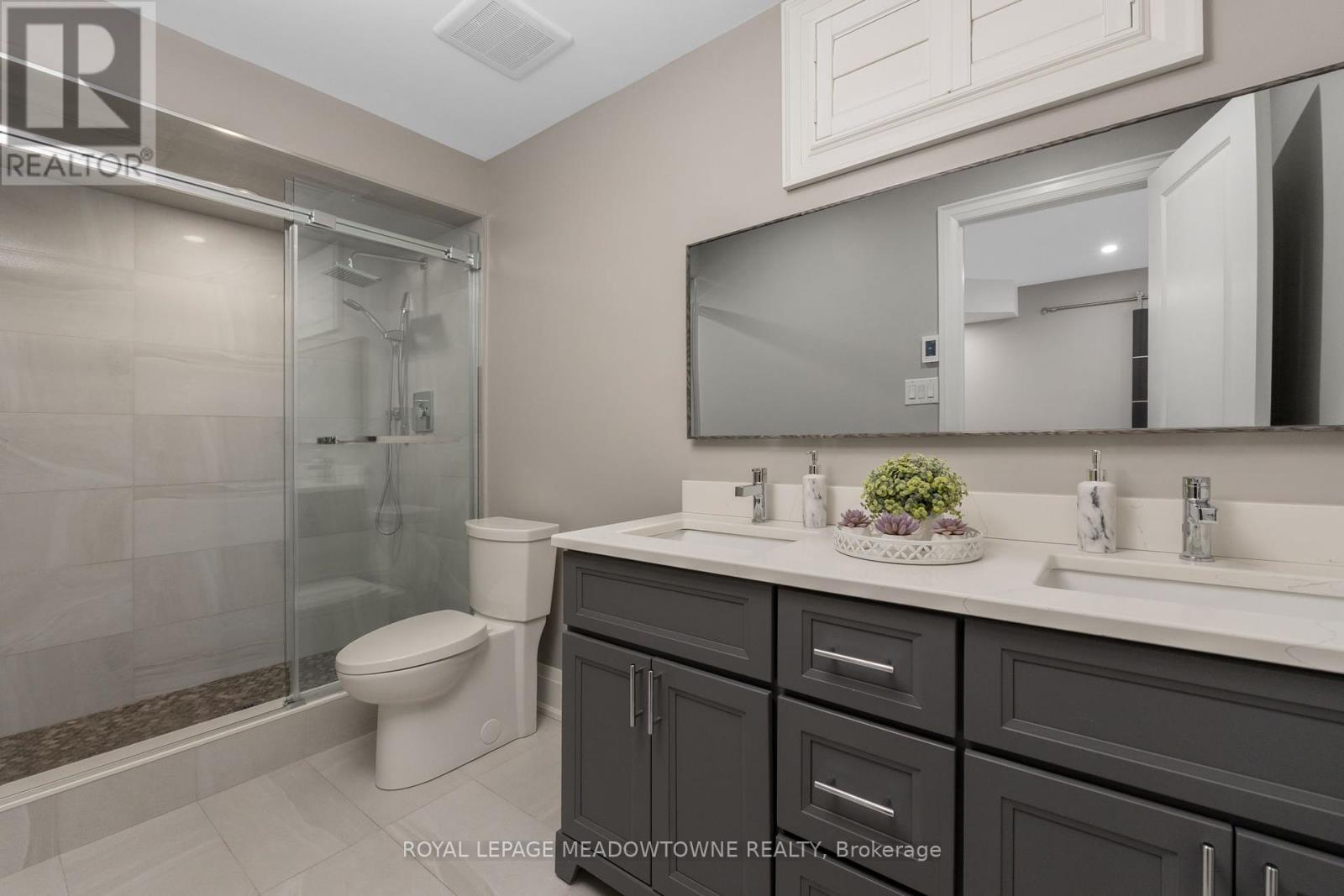 Photo 38 of 67 West Branch Drive, Halton Hills ON