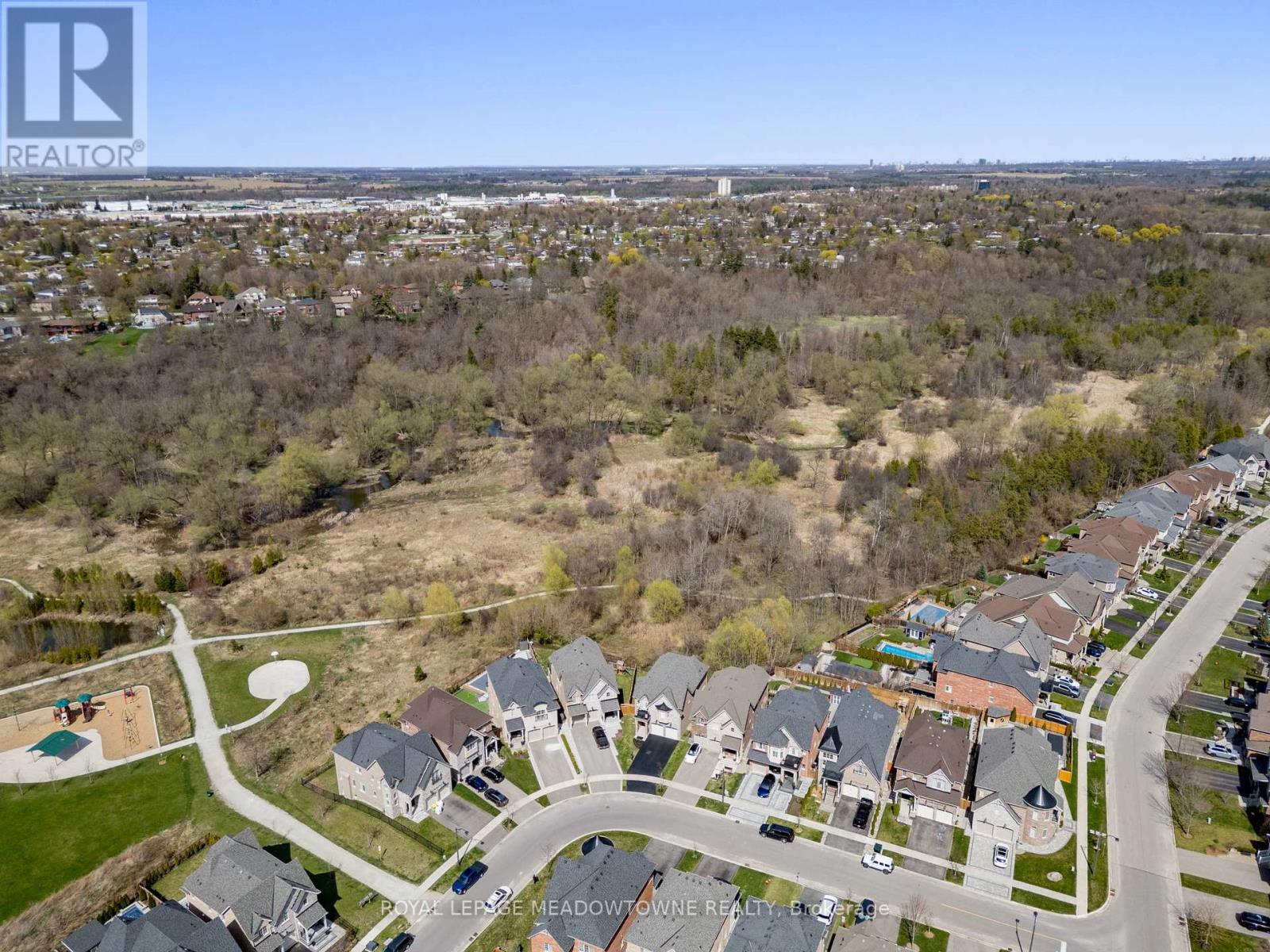 Photo 26 of 67 West Branch Drive, Halton Hills ON