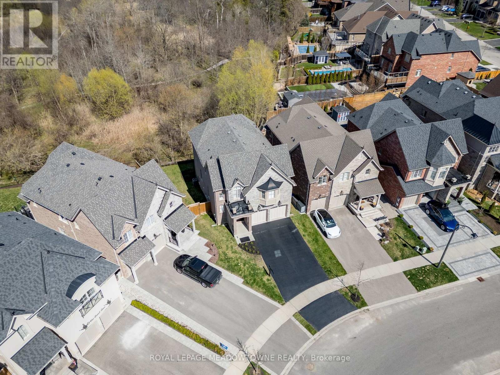 Photo 3 of 67 West Branch Drive, Halton Hills ON
