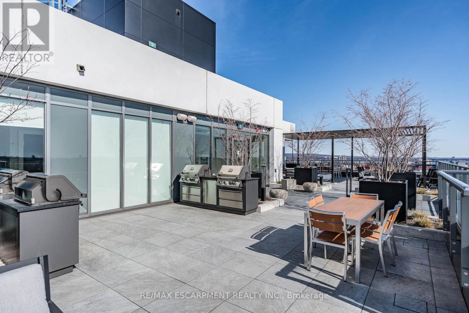 Photo 1 of 818 212 King William Street, Hamilton ON