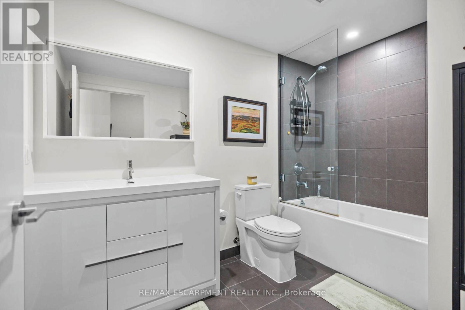 Photo 8 of 818 212 King William Street, Hamilton ON