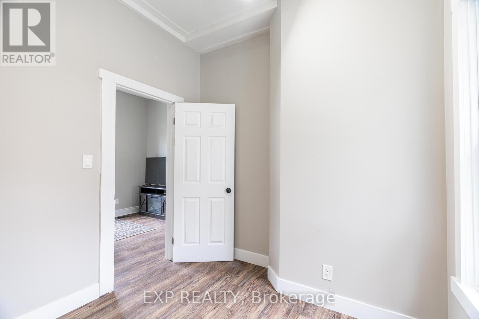 Photo 7 of 354 Spruce Street, London East ON