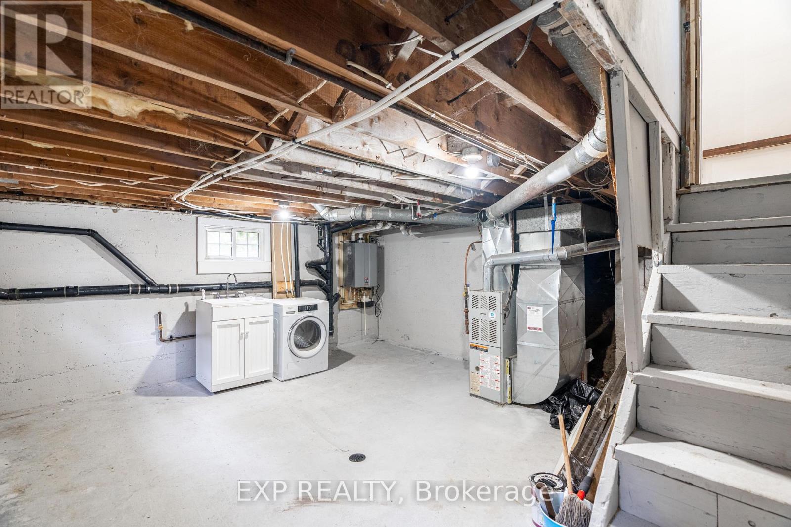 Photo 4 of 354 Spruce Street, London East ON