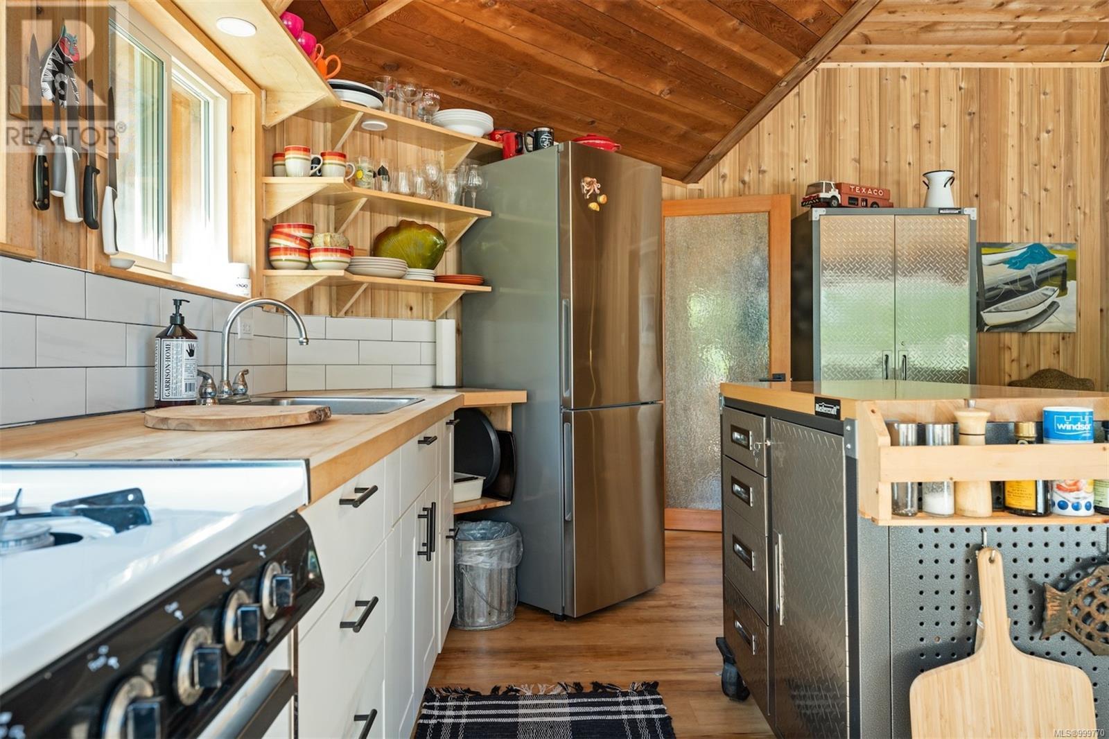 1076 Pacific Rim Hwy, Tofino
