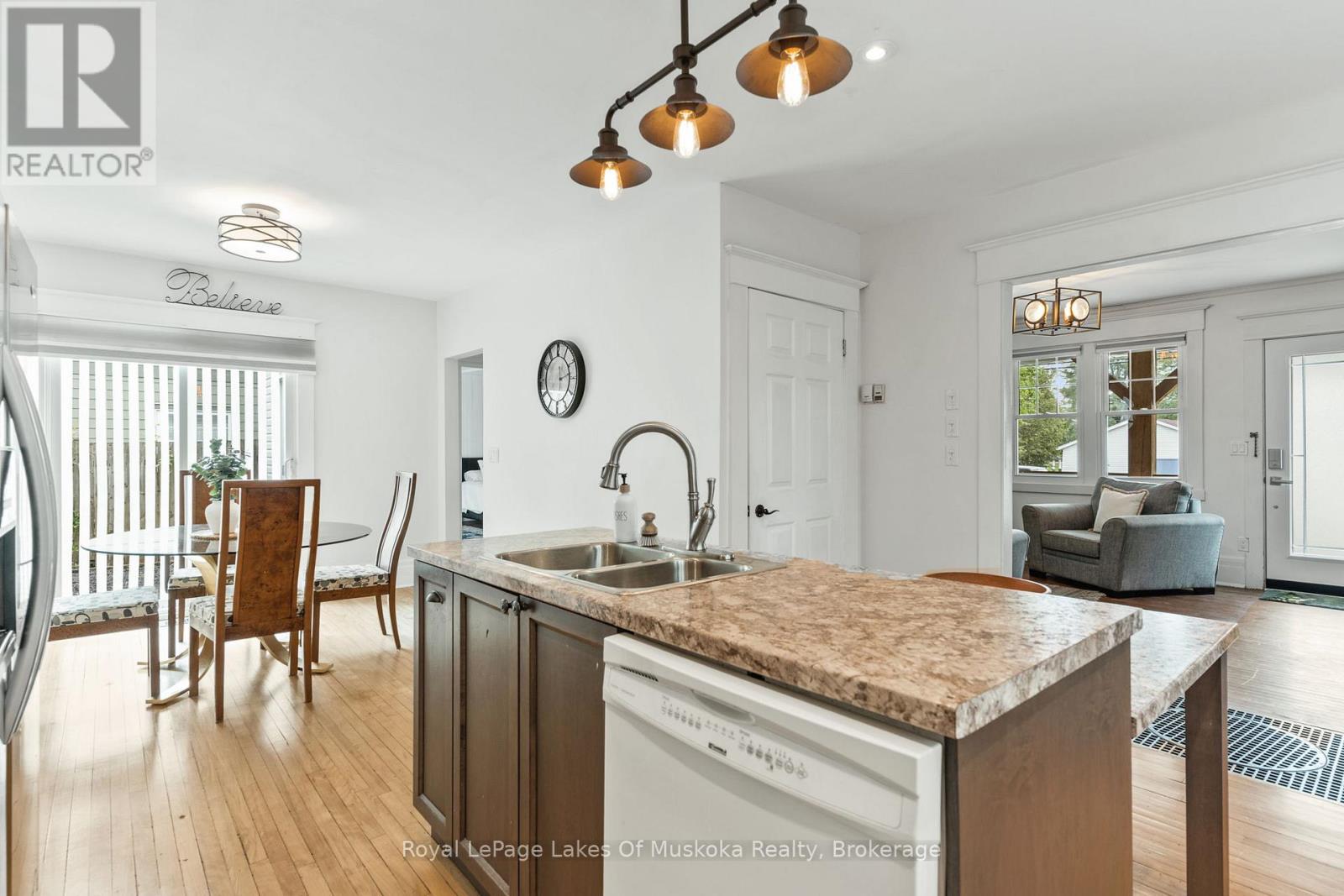 Photo 13 of 8 North Road, Lake Of Bays ON