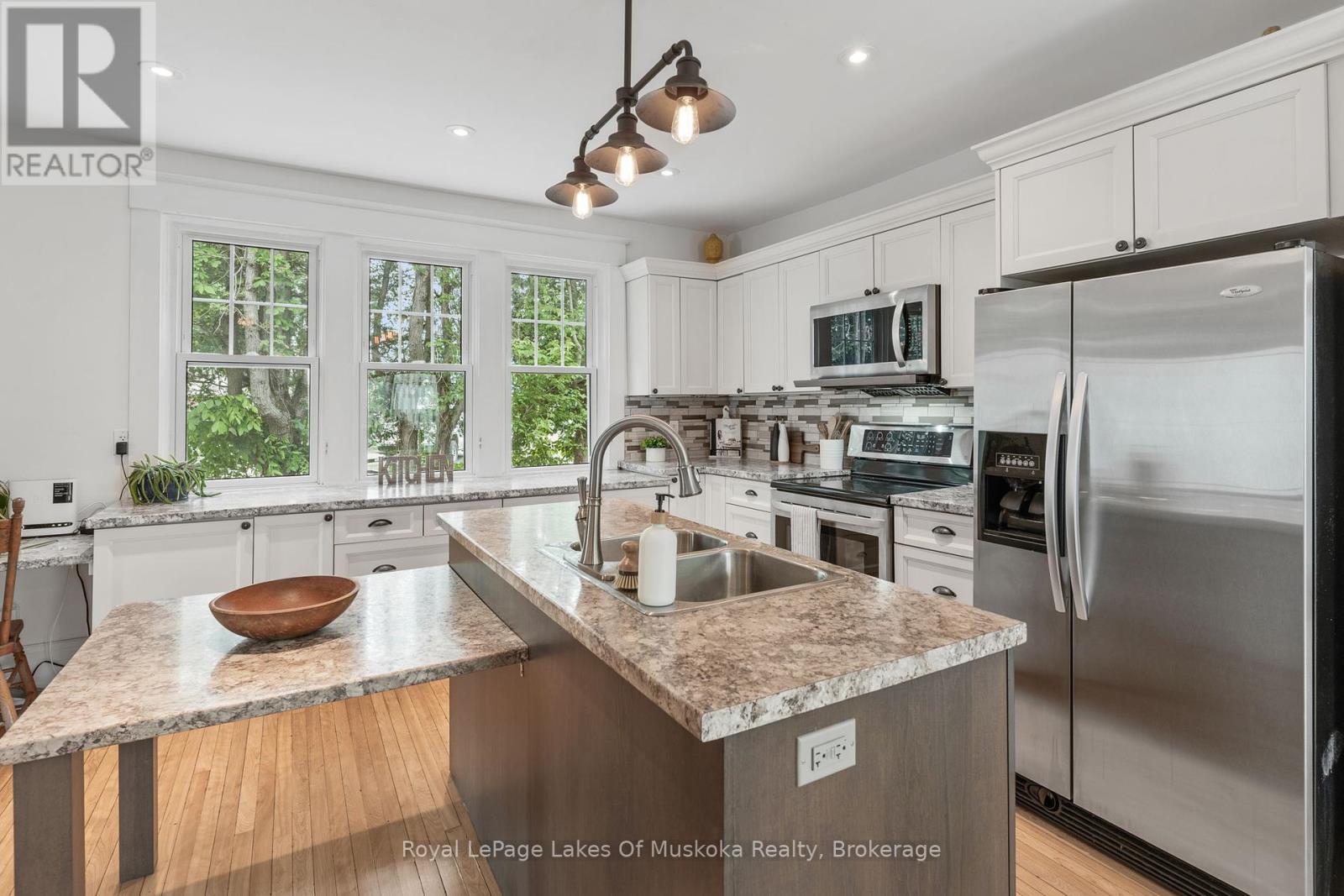 Photo 15 of 8 North Road, Lake Of Bays ON