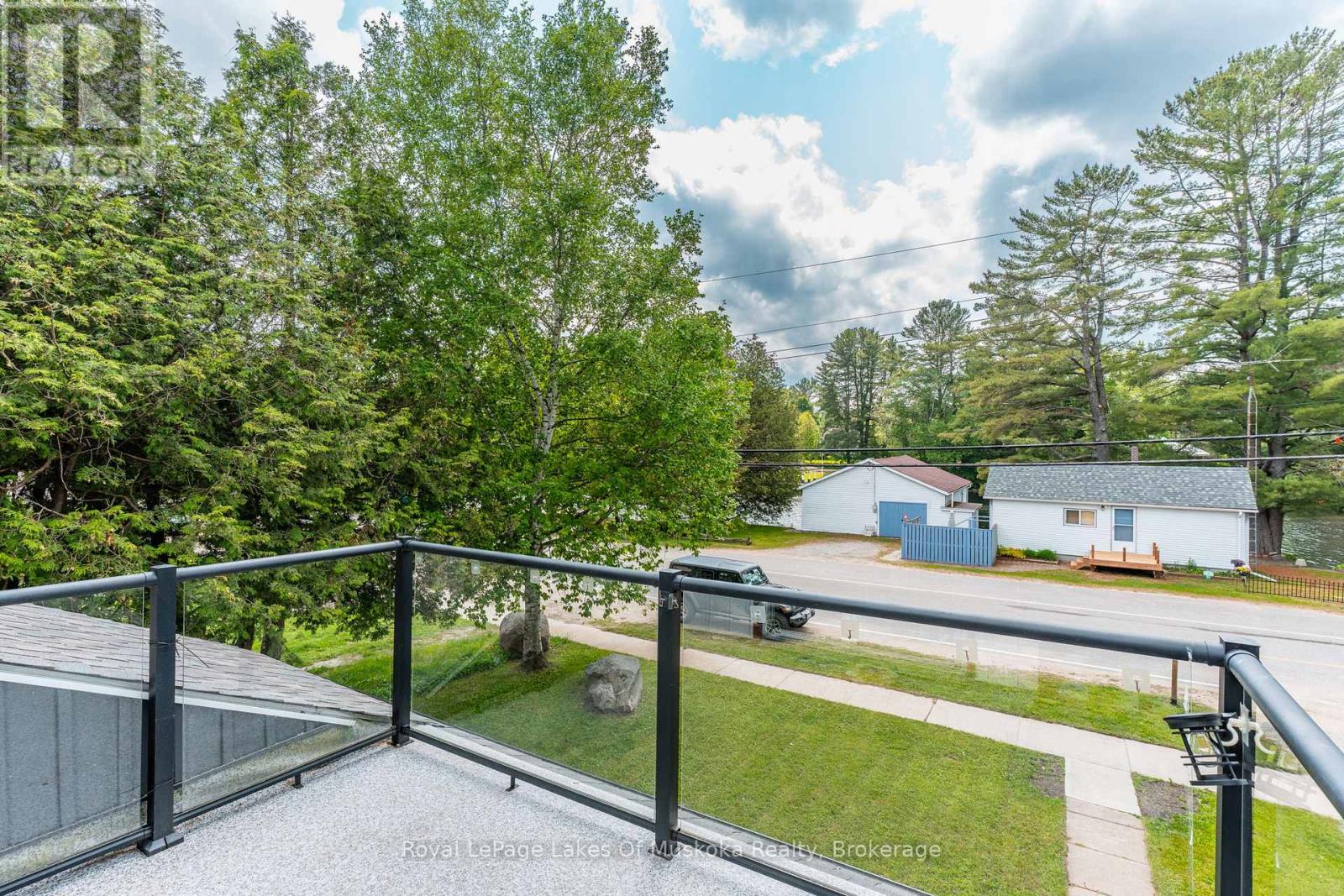 Photo 34 of 8 North Road, Lake Of Bays ON