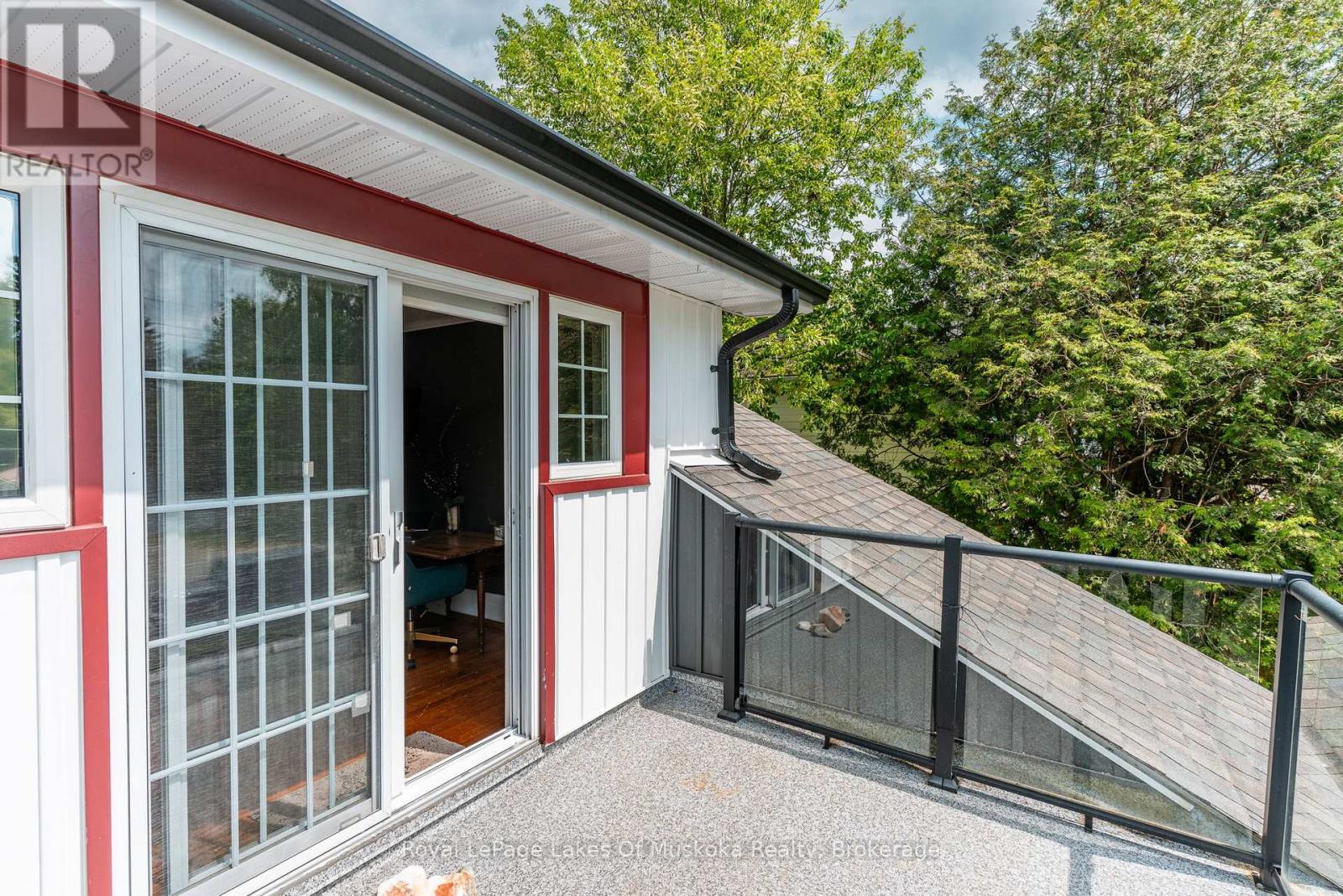 Photo 35 of 8 North Road, Lake Of Bays ON