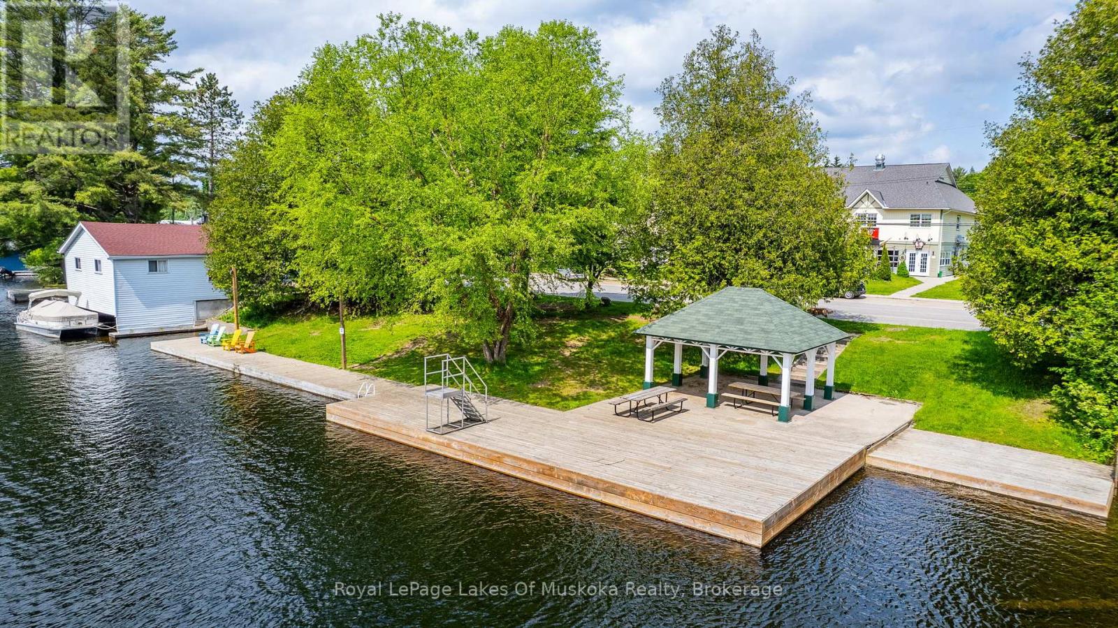 Photo 45 of 8 North Road, Lake Of Bays ON