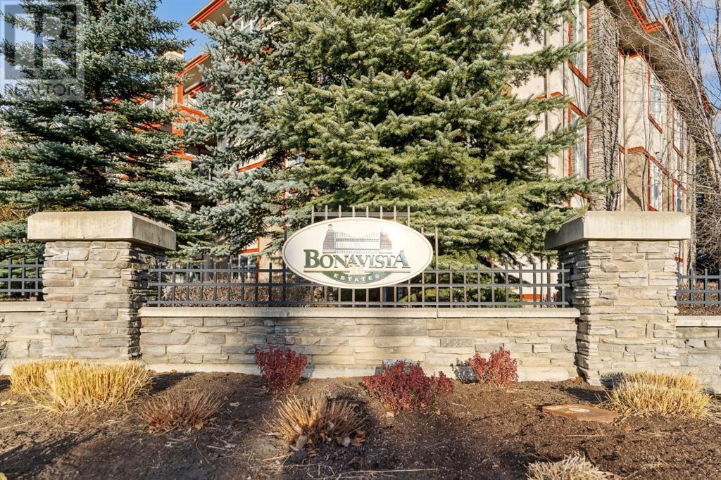 ., 2105 Lake Fraser Green SE, Calgary, Alberta