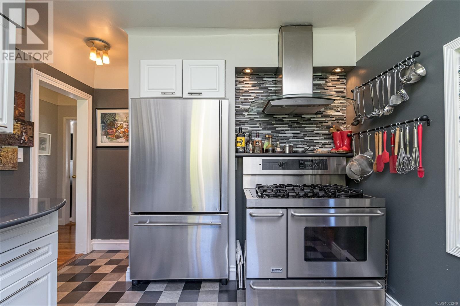  886 Cunningham Road, Esquimalt