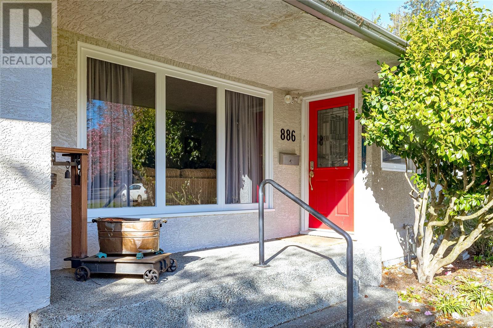  886 Cunningham Road, Esquimalt