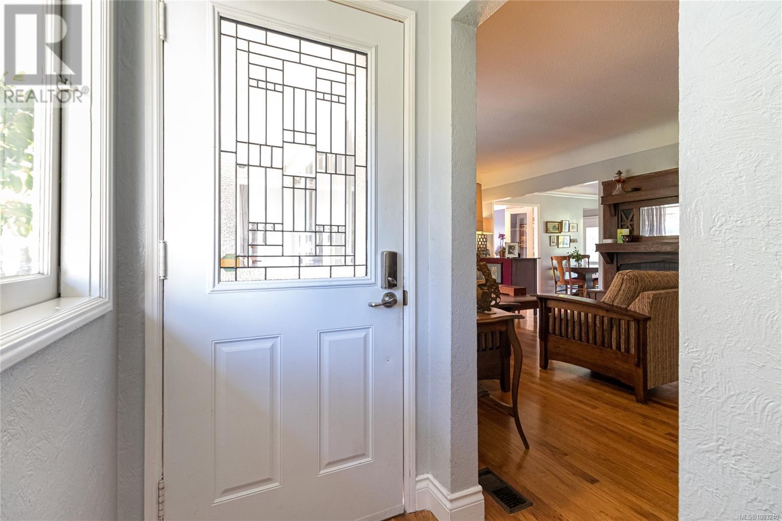  886 Cunningham Road, Esquimalt