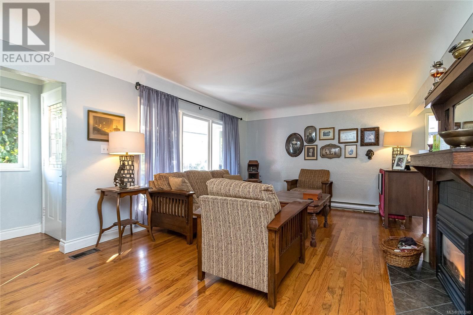  886 Cunningham Road, Esquimalt
