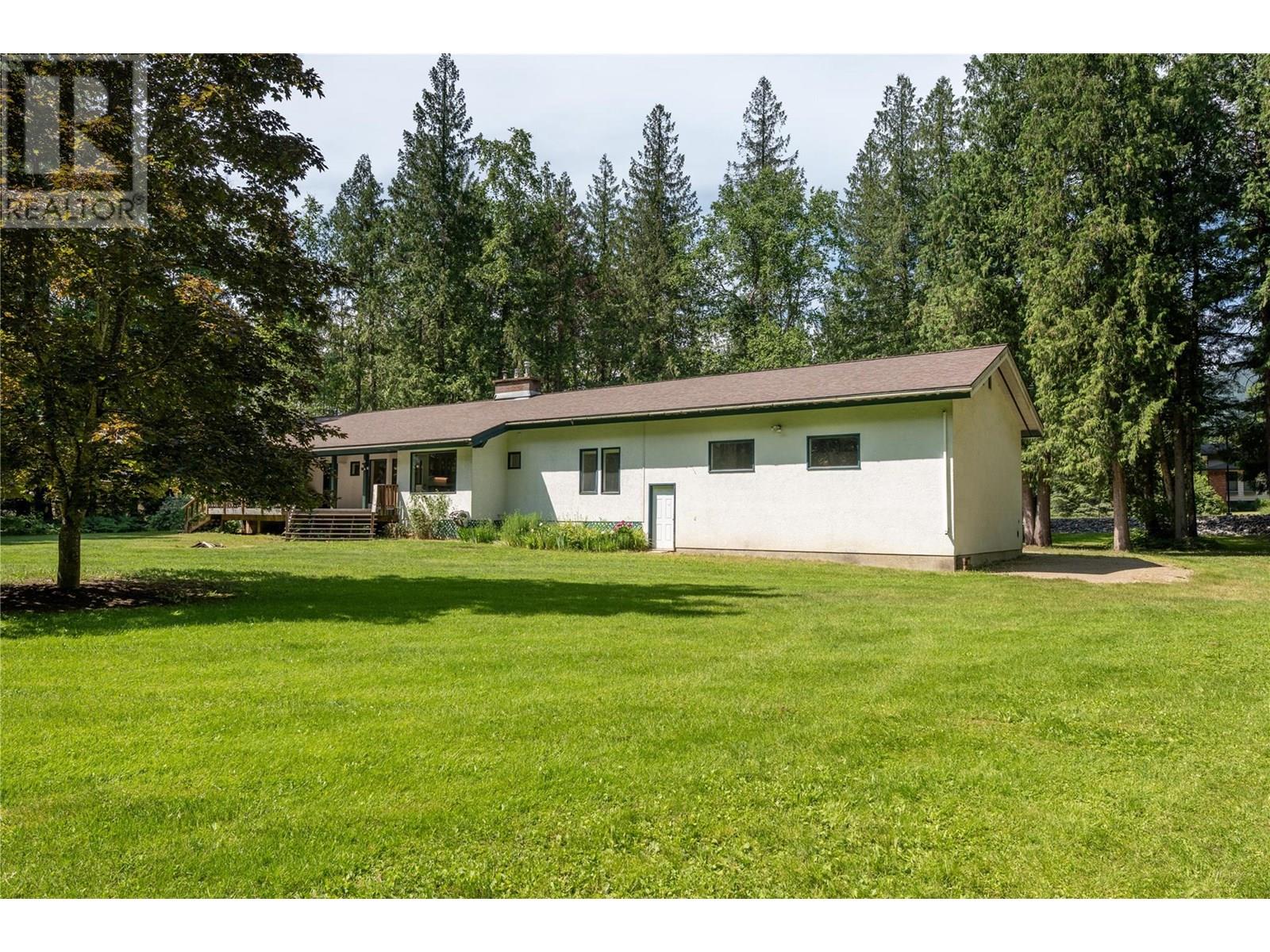 1557 Nichol Road, Revelstoke