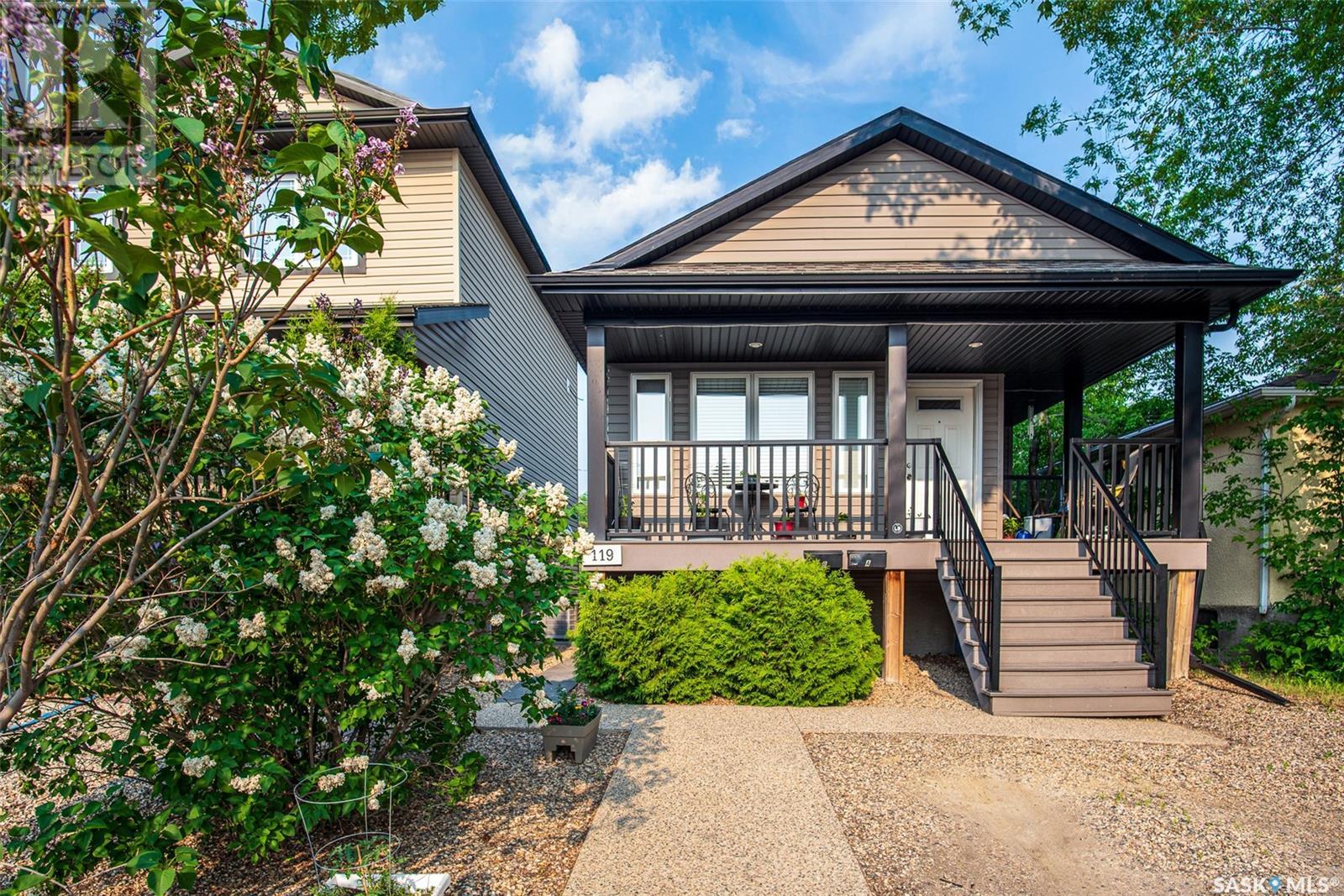 Photo 3 of 119 St John Street N, Regina SK