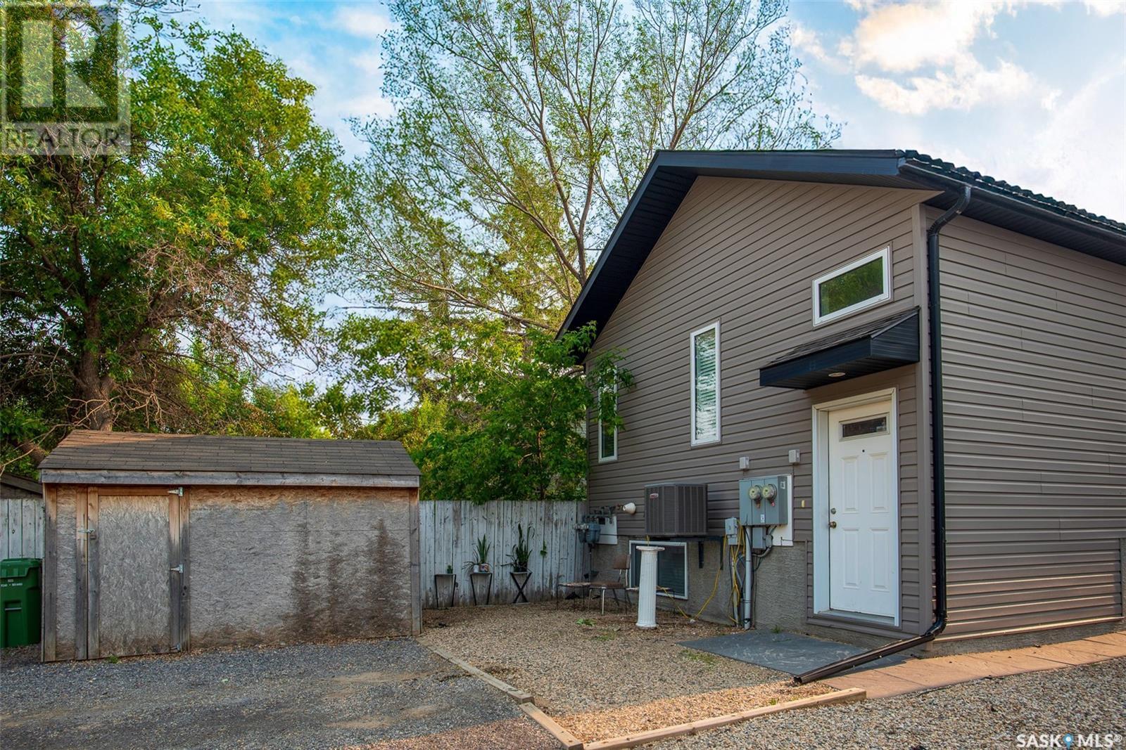 Photo 4 of 119 St John Street N, Regina SK