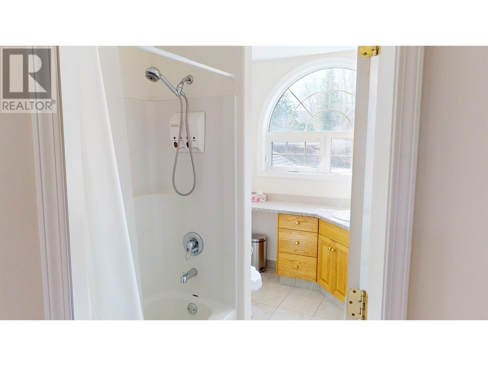 142 LOWE STREET, Quesnel