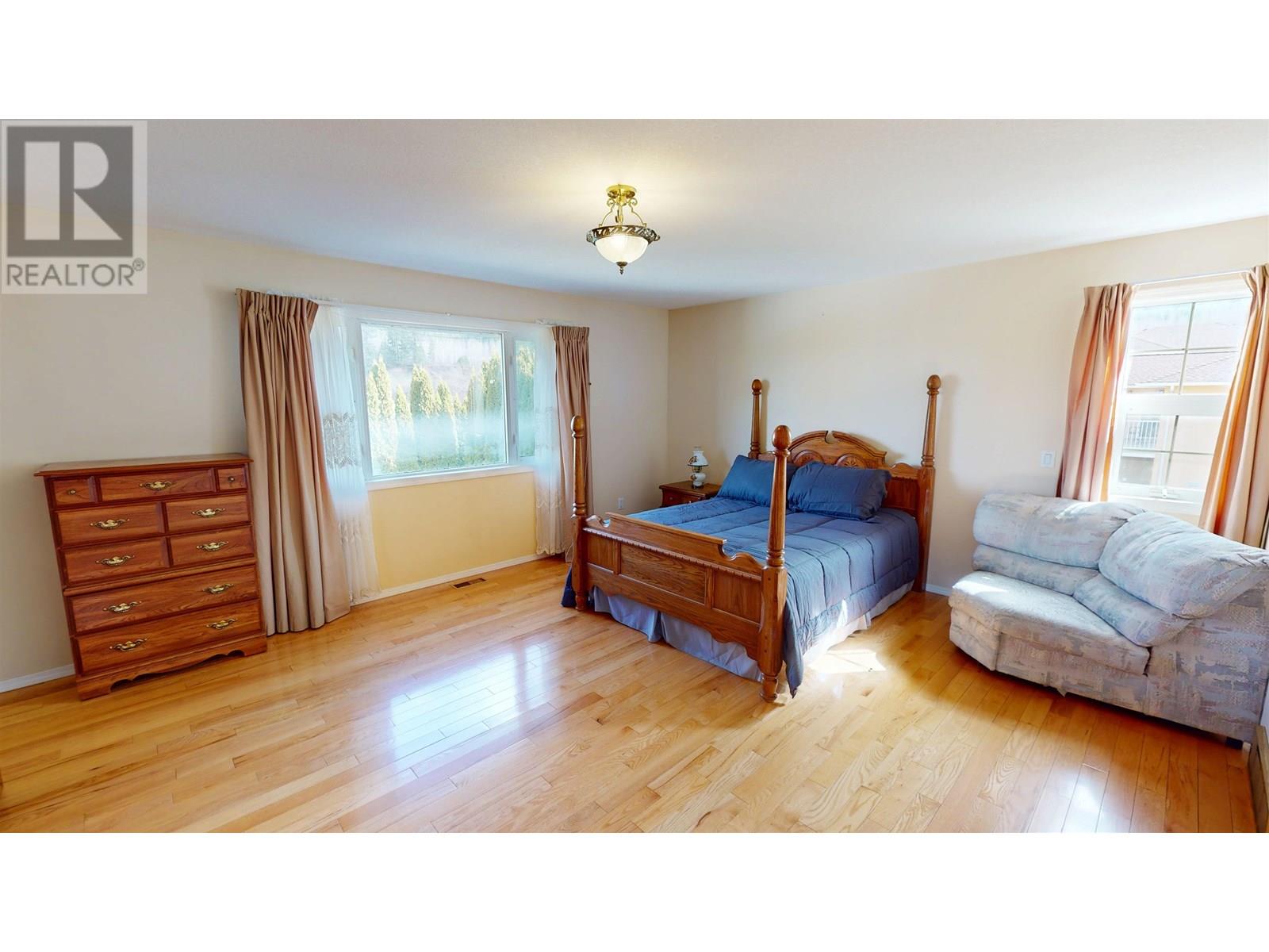 142 LOWE STREET, Quesnel