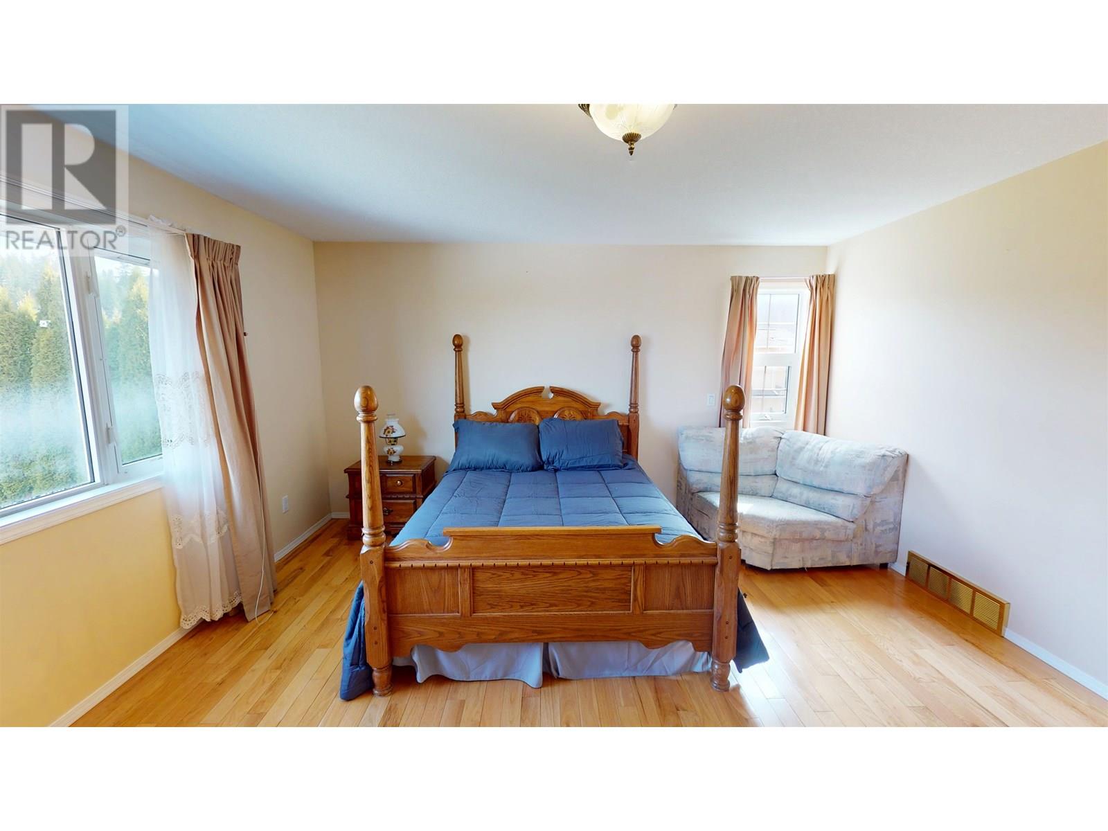 142 LOWE STREET, Quesnel