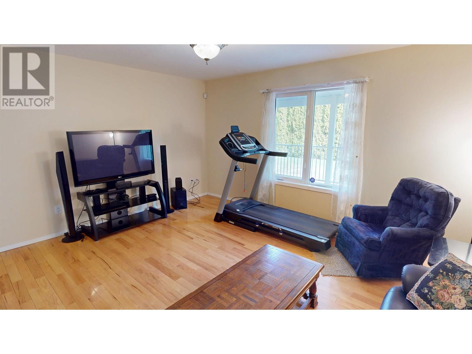 142 LOWE STREET, Quesnel