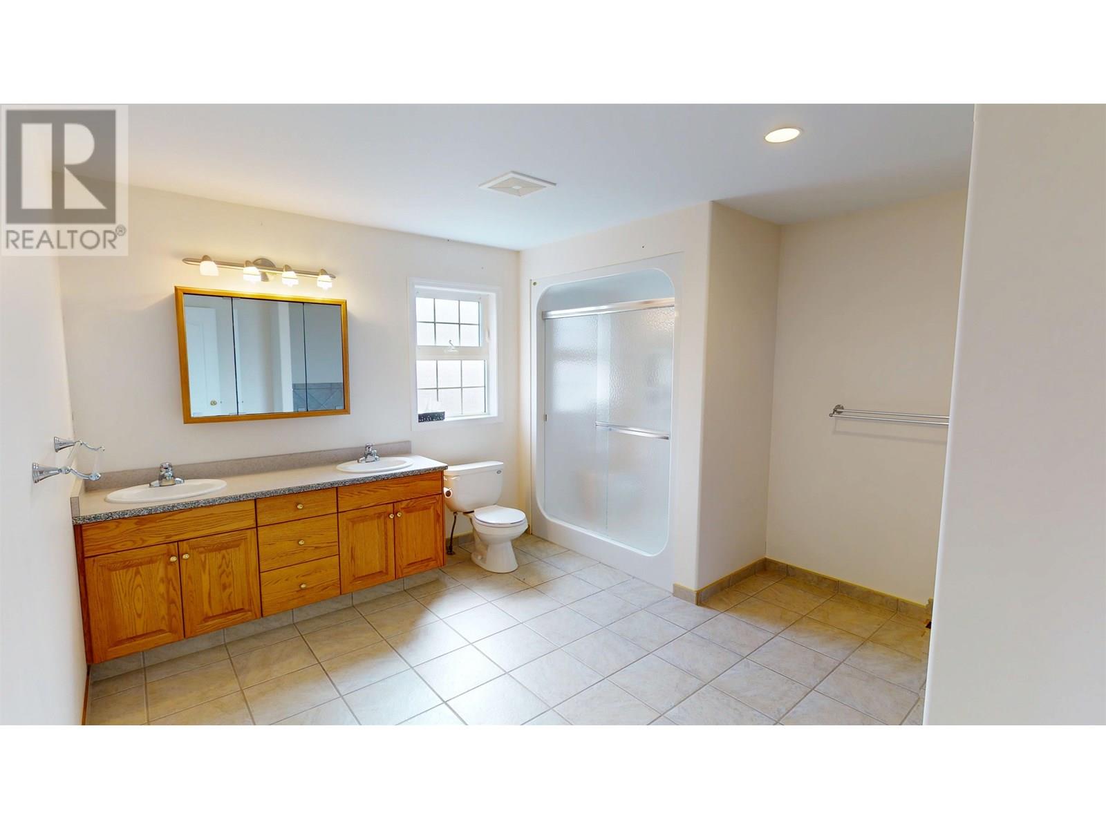 142 LOWE STREET, Quesnel