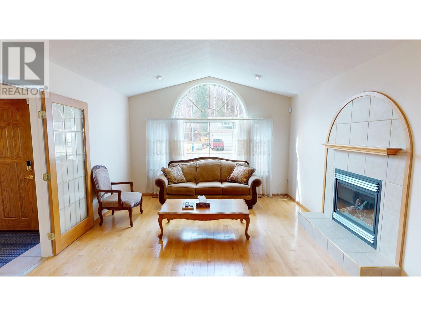 142 LOWE STREET, Quesnel