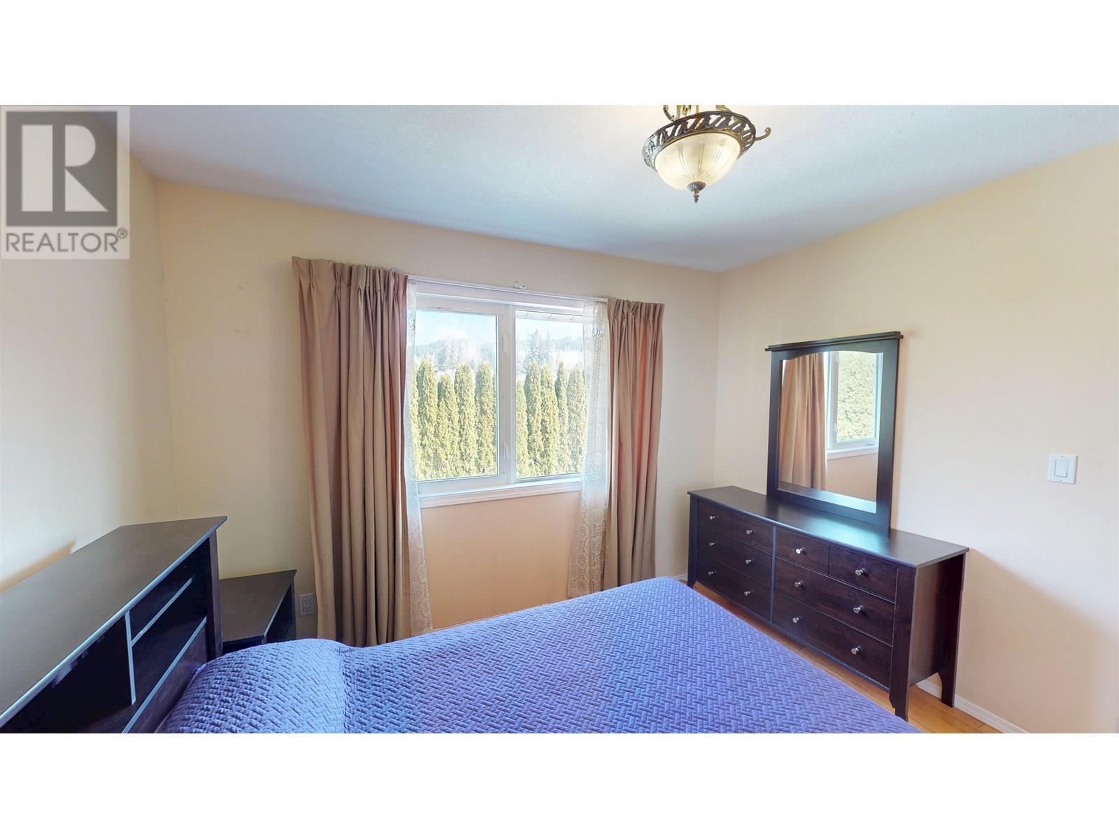 142 LOWE STREET, Quesnel