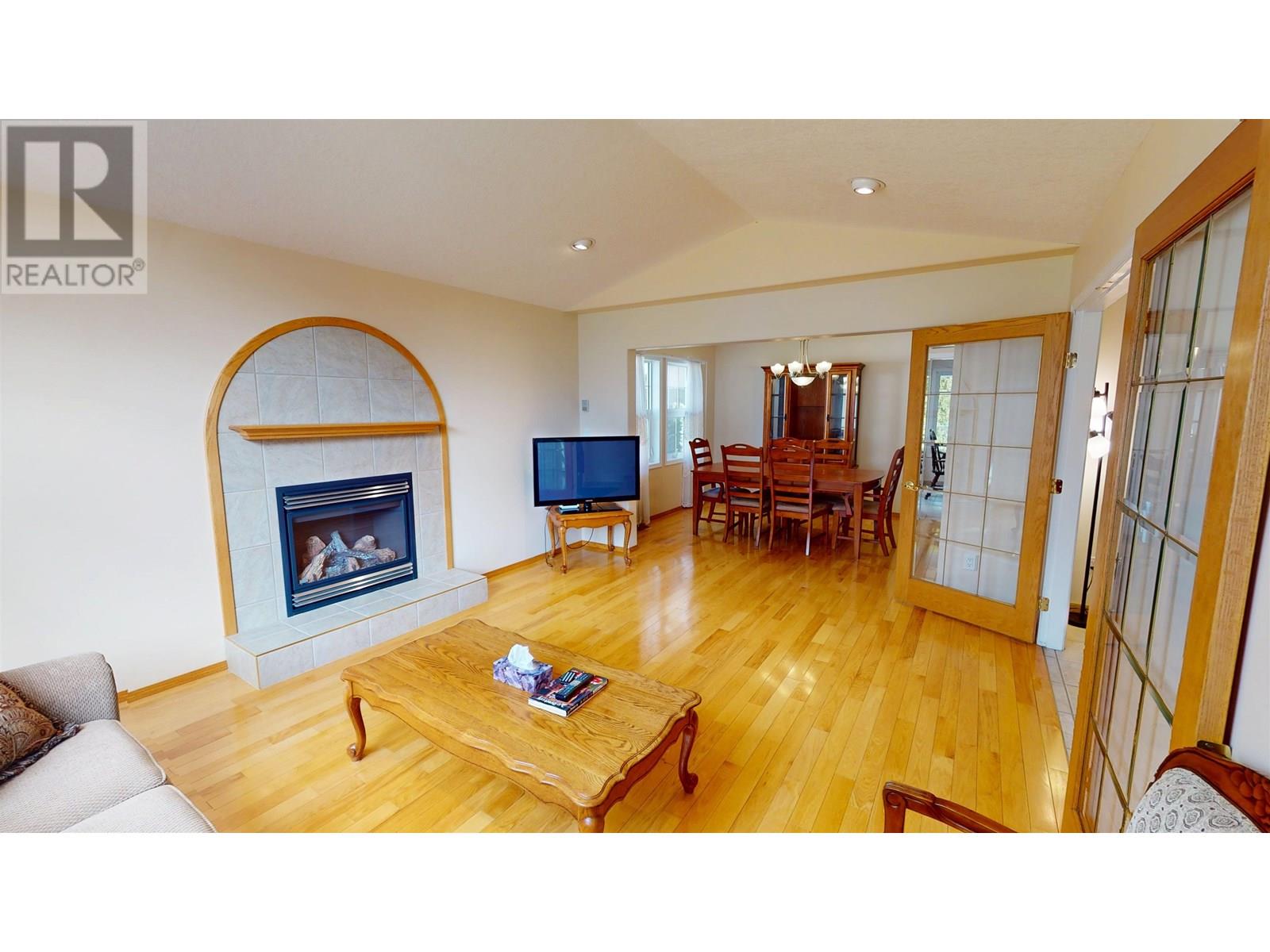 142 LOWE STREET, Quesnel