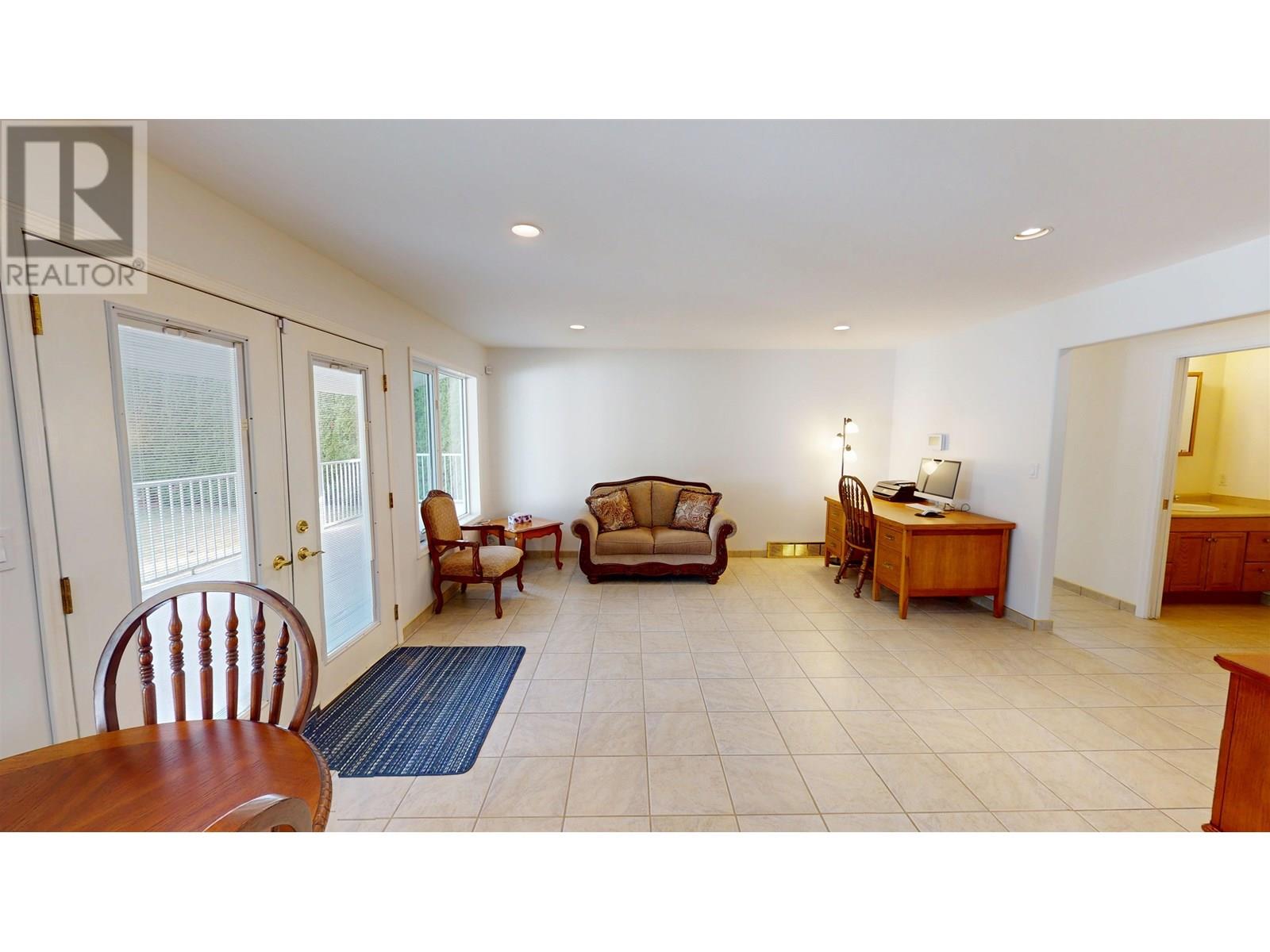 142 LOWE STREET, Quesnel