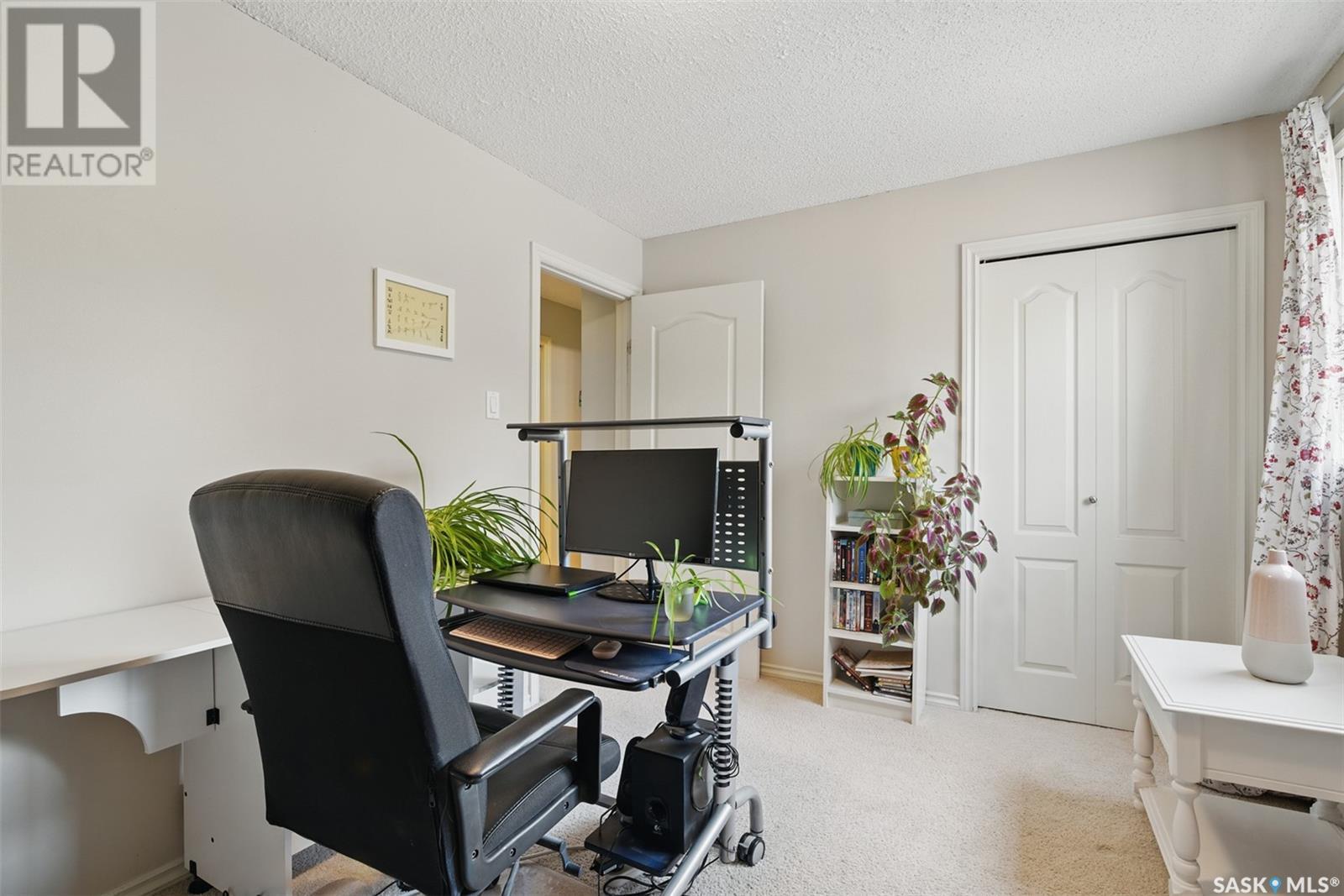 Single Family House Low rise for Sale in H  McKercher DRIVE Saskatoon 