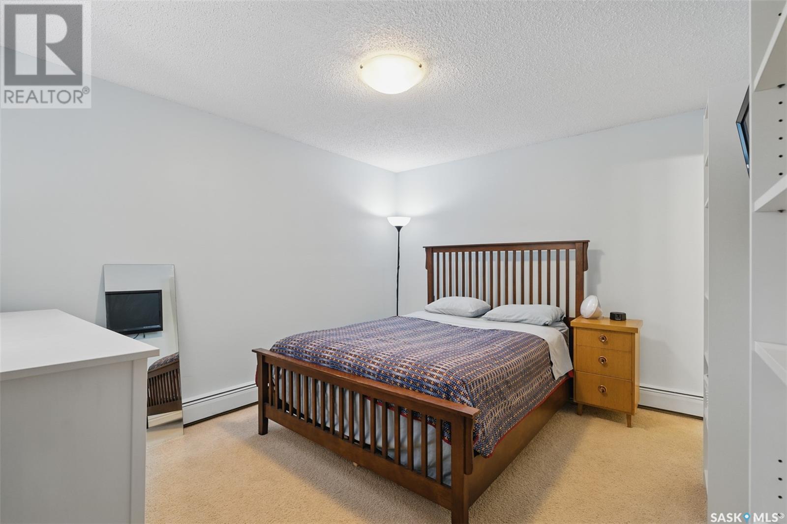 Single Family House Low rise for Sale in H  McKercher DRIVE Saskatoon 