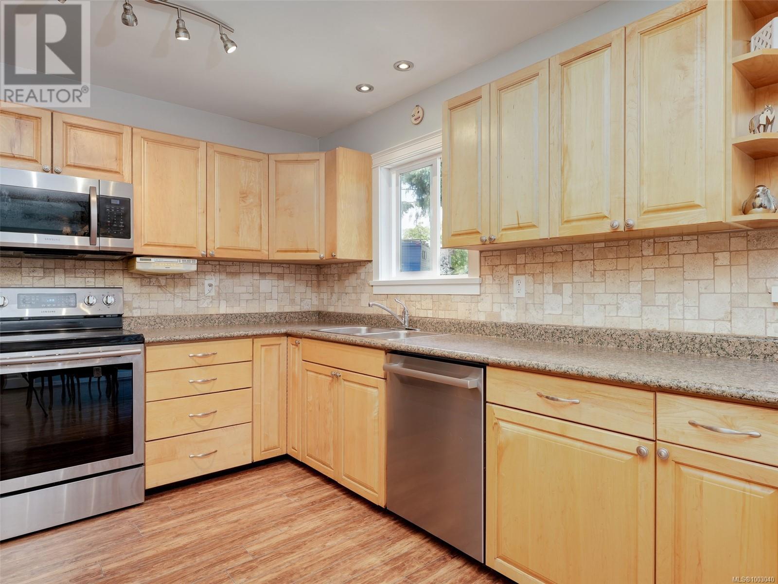 2670 Claude Rd, Langford