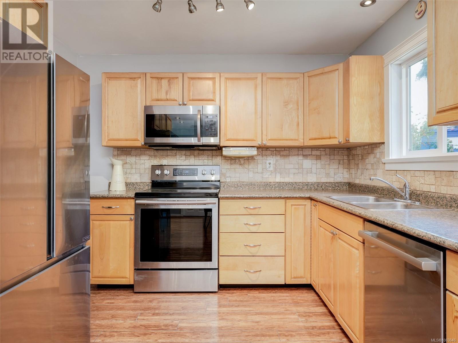 2670 Claude Rd, Langford