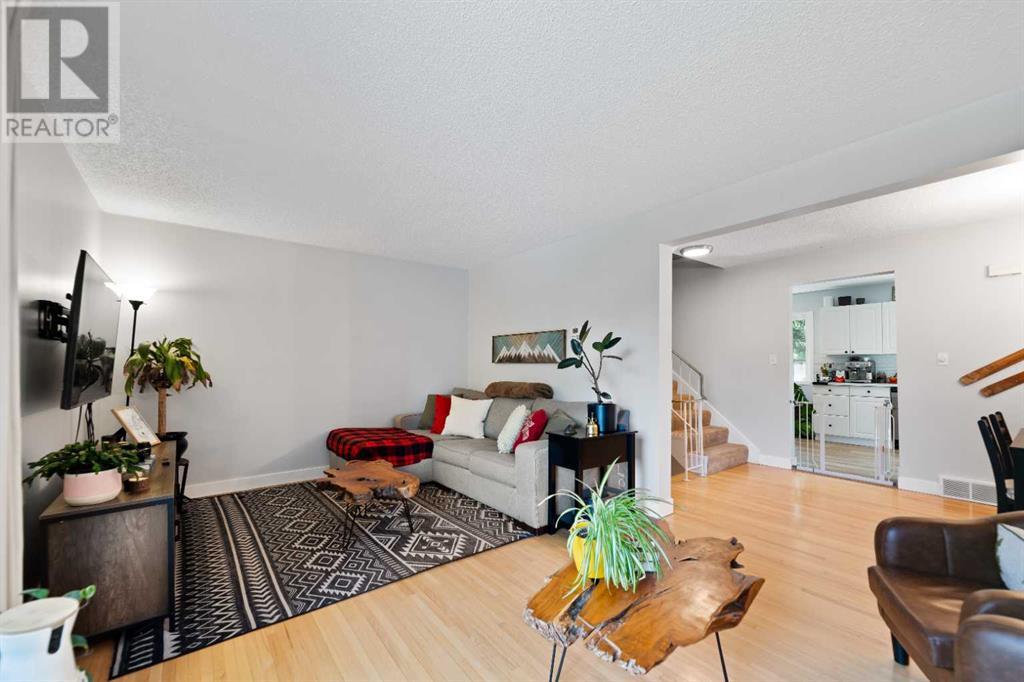 Single Family House for Sale in    Street SW Oakridge Calgary 