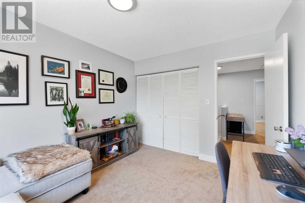 Single Family House for Sale in    Street SW Oakridge Calgary 