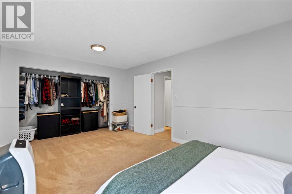 Single Family House for Sale in    Street SW Oakridge Calgary 