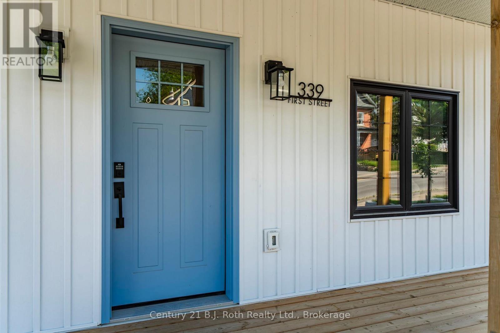 Photo 2 of 339 First Street W, Midland ON