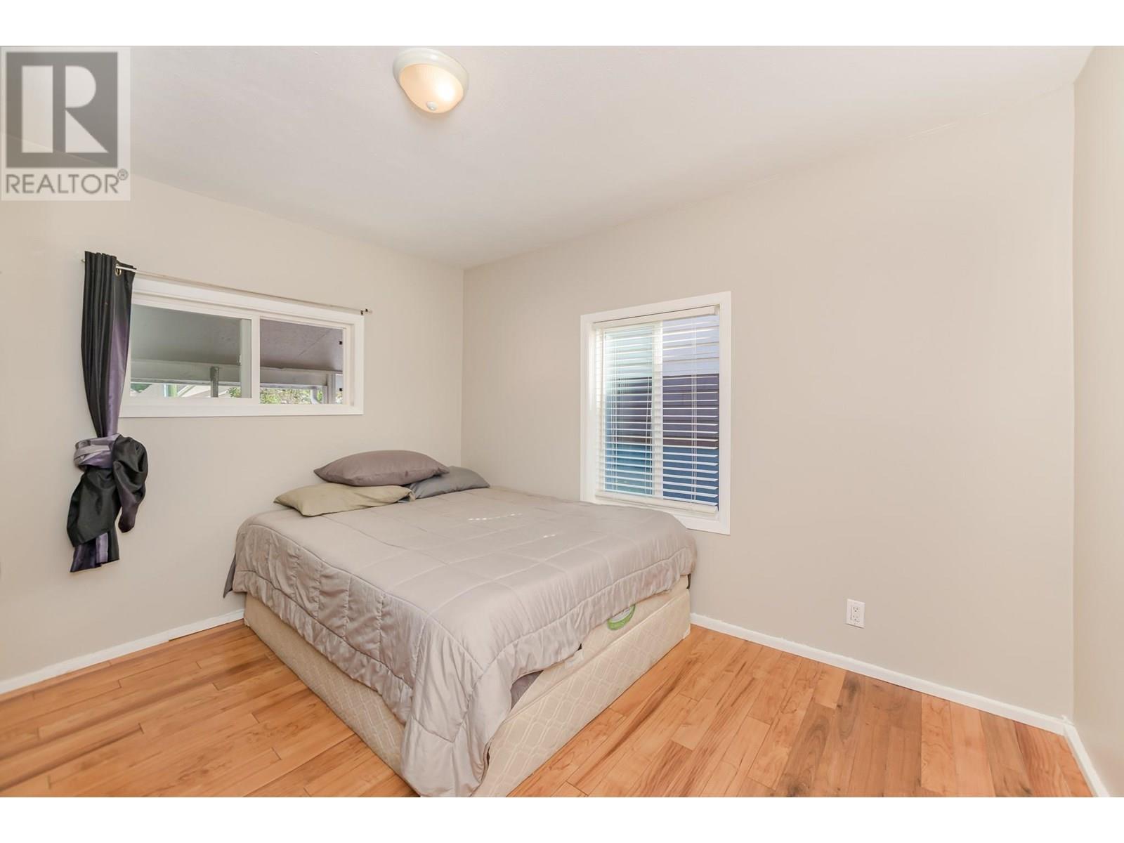 Photo 10 of 571 1 Avenue Se, Salmon Arm BC