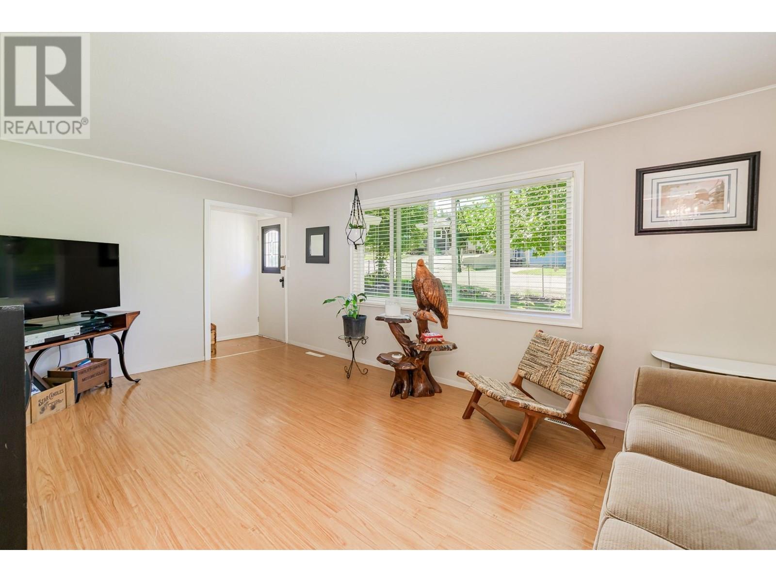 Photo 24 of 571 1 Avenue Se, Salmon Arm BC