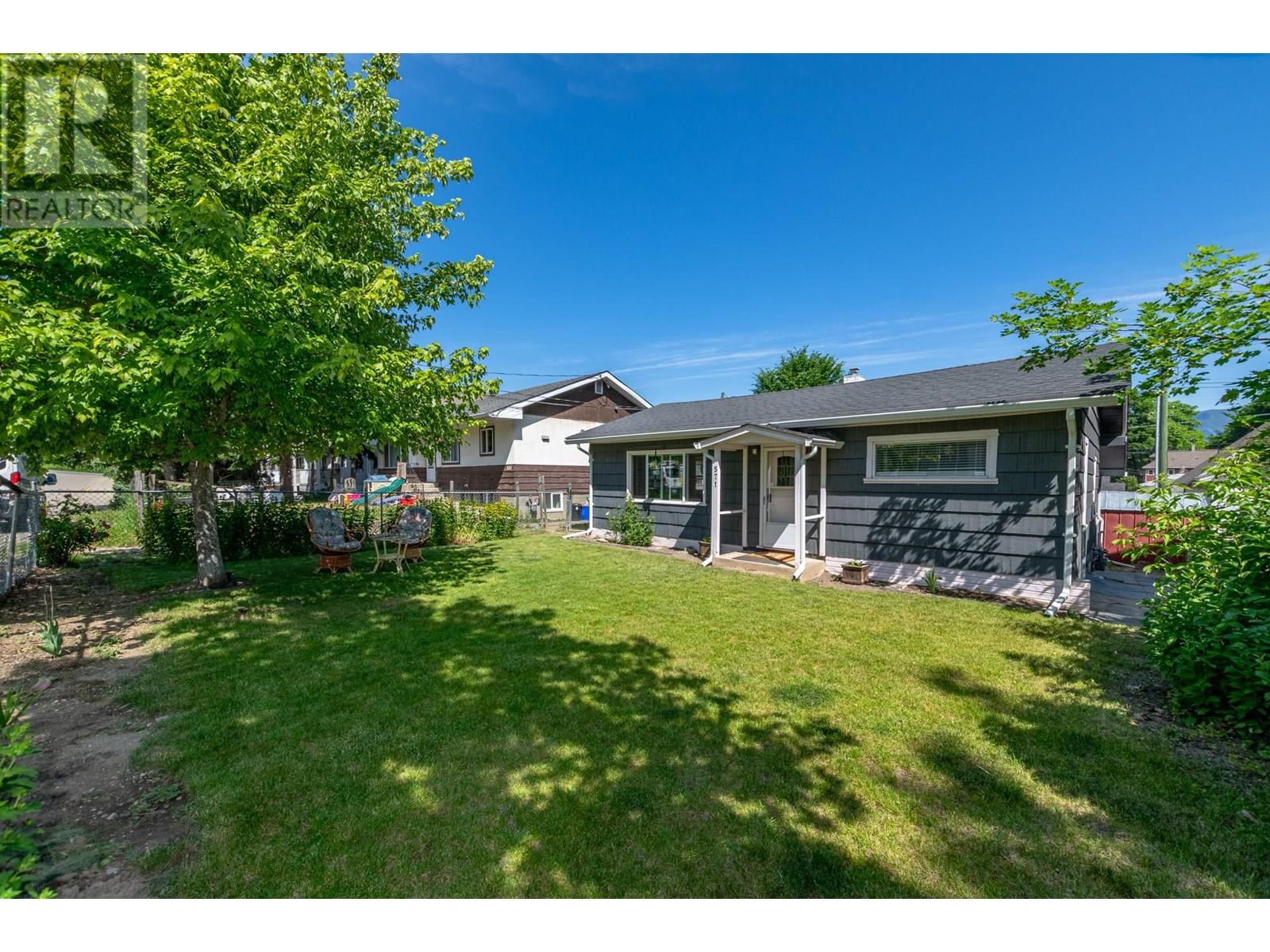 Photo 21 of 571 1 Avenue Se, Salmon Arm BC