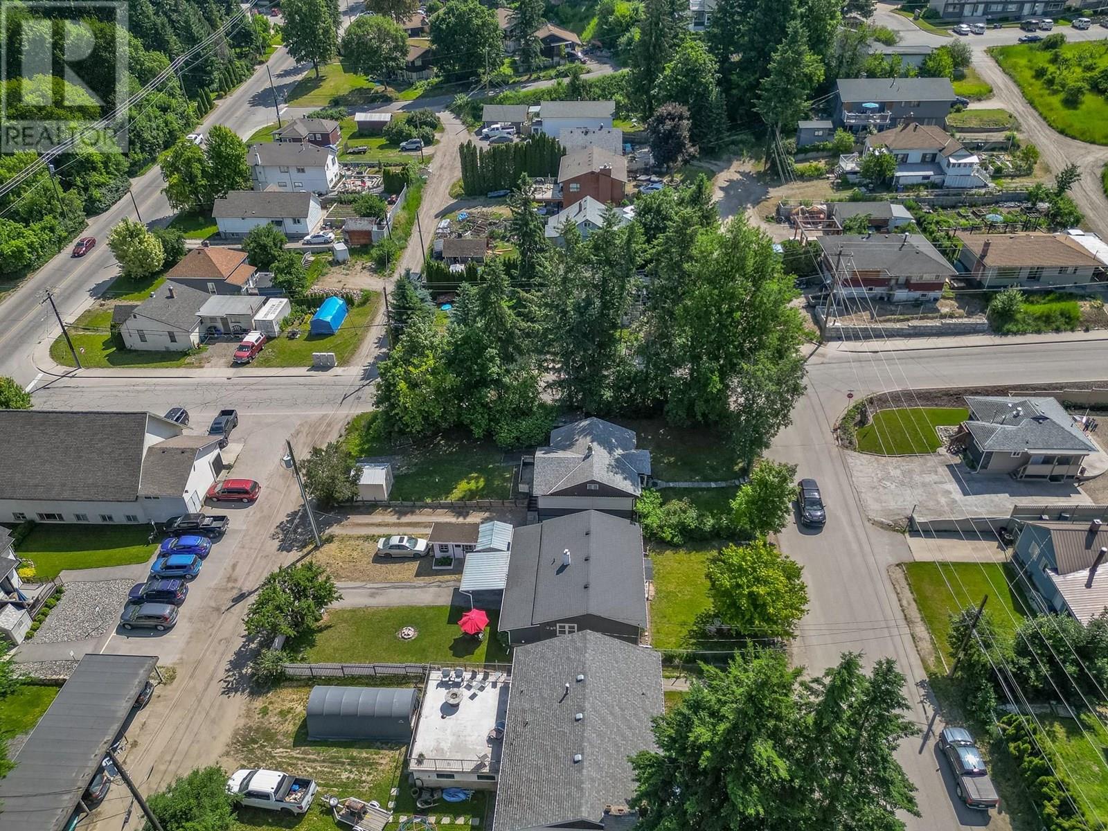 Photo 14 of 571 1 Avenue Se, Salmon Arm BC